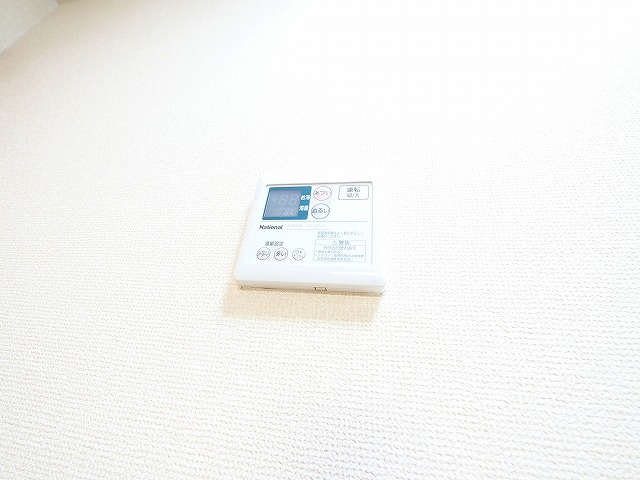 ハイツ若草の設備|コートなどをかけるハンガーフックです。