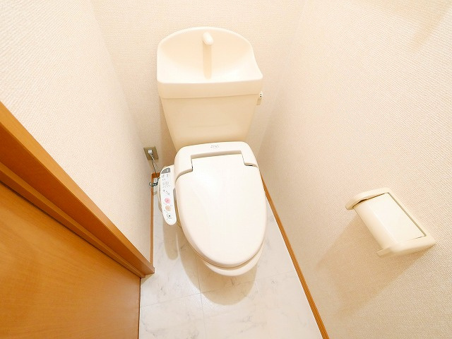 ハイツ若草の洗面所|シャンプードレッサーなので洗面台のお手入れもしやすいです。