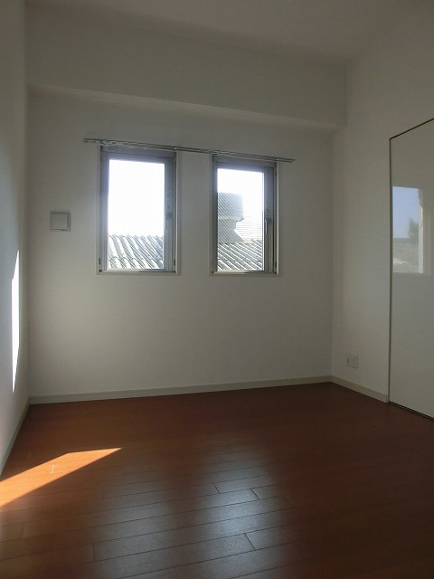 ネクサスサンゲンヤの洋室