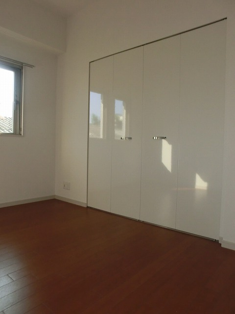 ネクサスサンゲンヤの洋室