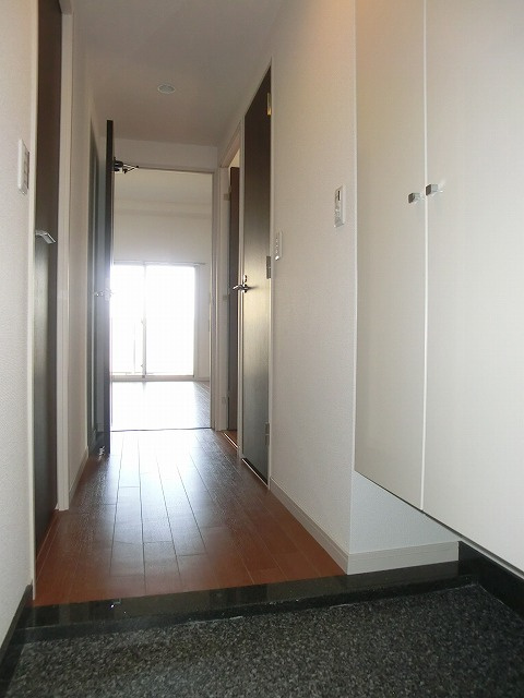 ネクサスサンゲンヤの玄関