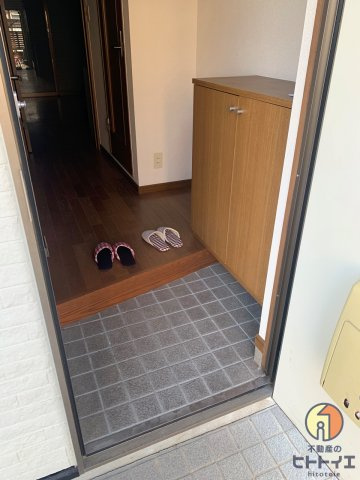 メゾネット小枝の玄関|収納もある玄関です