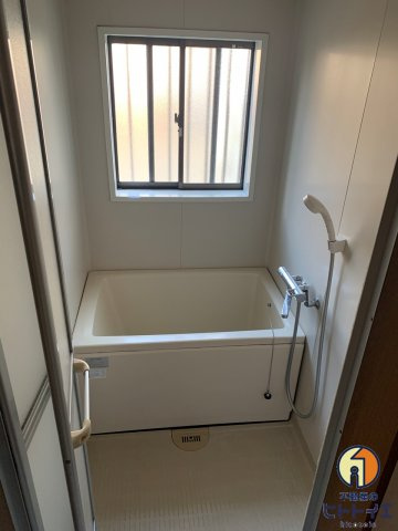 メゾネット小枝の浴室|窓付きのお風呂です