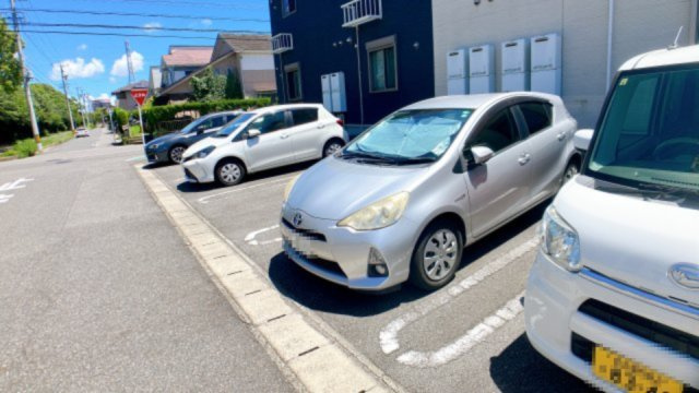 ボヌール青山の駐車場