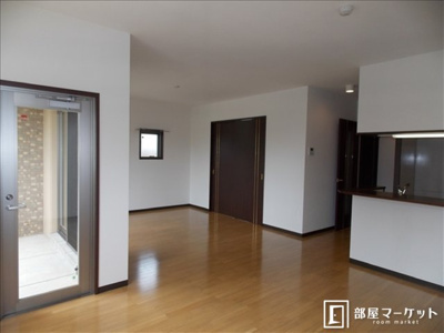 【居間・リビング】 | ブラウニー