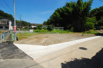 【外観】 | 上山口新築・土間リビングとウッドデッキがある家 | 土地面積約９０坪
南・東・西側は道路になりますのでとても開放的です。