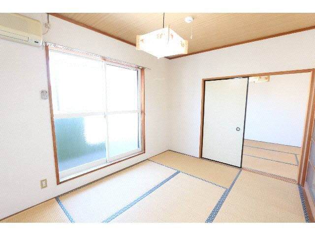 永倉コーポ2号棟の和室|現況と異なる場合がございます。