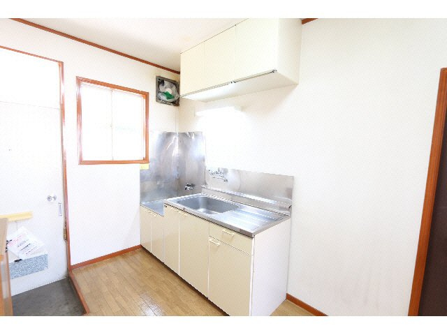 永倉コーポ2号棟のキッチン|現況と異なる場合がございます。