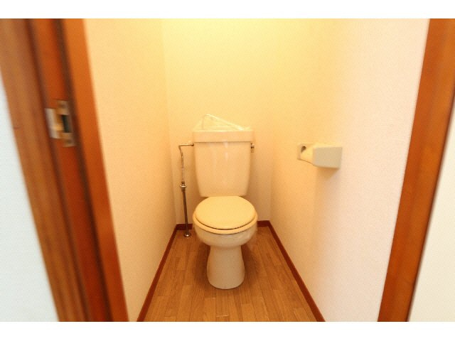 永倉コーポ2号棟のトイレ|現況と異なる場合がございます。