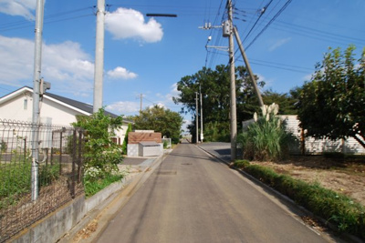 【前面道路含む現地写真】 | 神米金2期新築　土間玄関のある平屋風住宅