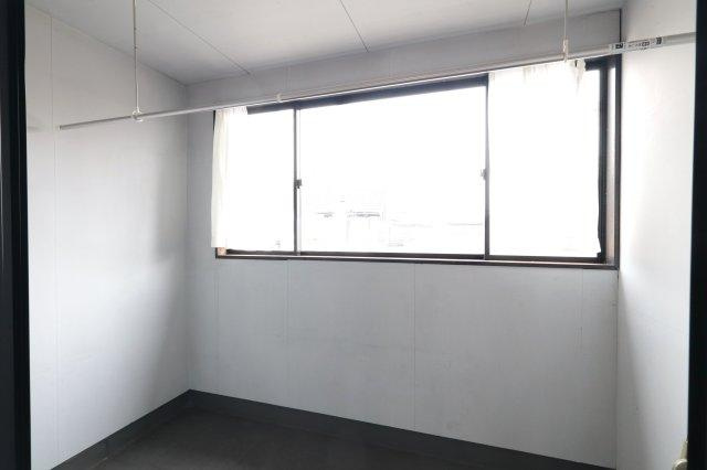 富澤第一ビルのその他|サンルーム。2025年6月撮影。