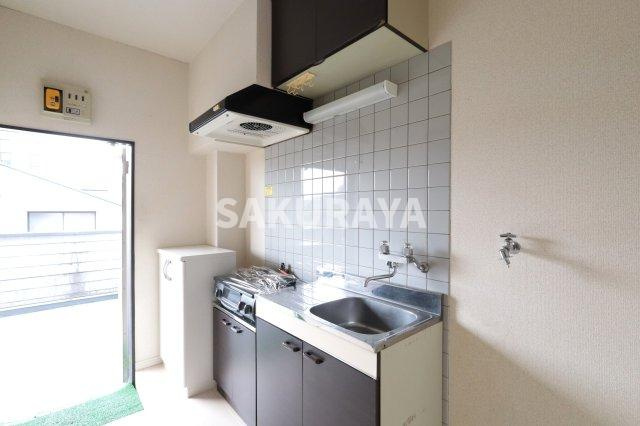 富澤第一ビルのキッチン|2025年6月撮影。