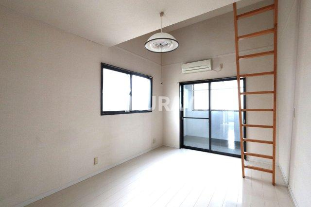 富澤第一ビルの洋室|2025年6月撮影。