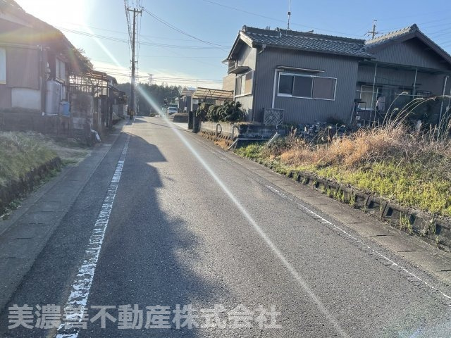 ３１３８０　関市千疋北土地の前面道路含む現地写真