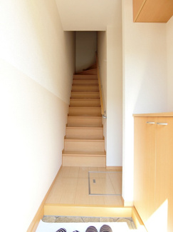 【玄関】 | サングリーン　C | 収納もある玄関です