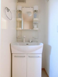 【洗面所】 | サングリーン　C | 忙しい朝には欠かせない洗面所です