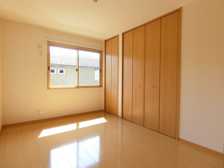 【寝室】 | サングリーン　C | ゆとりの広さです