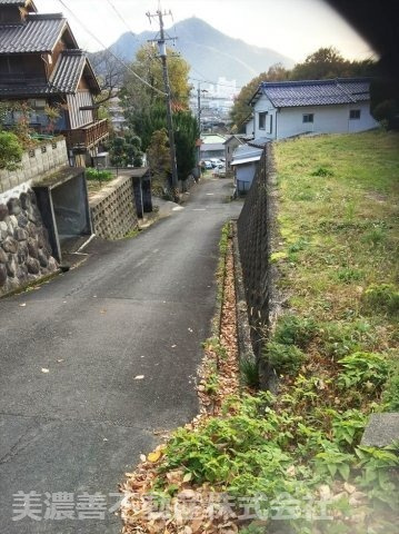 ４９５４６　岐阜市長良竜東町土地の前面道路含む現地写真