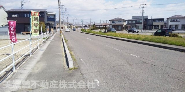 ５００８４　羽島市福寿町平方土地の前面道路含む現地写真