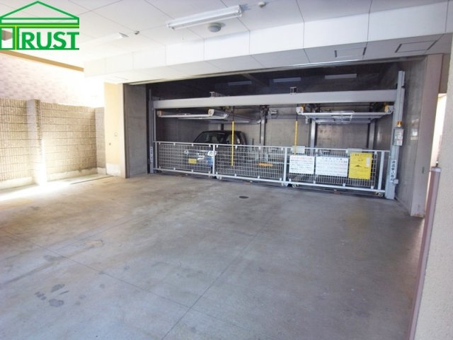 プレステージ明石駅前パラッツオの駐車場|立体駐駐車場です、雨に濡れませんので愛車も安心です。