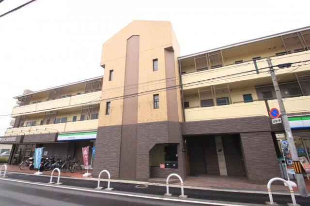 トリプレックス近江堂の外観