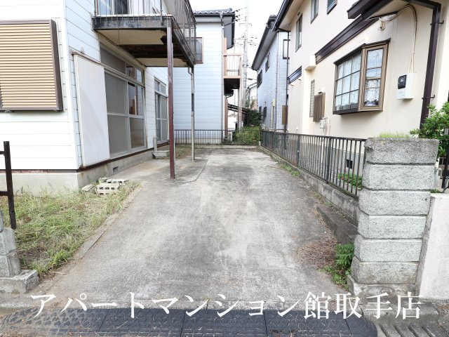 双葉一丁目戸建て貸家の駐車場