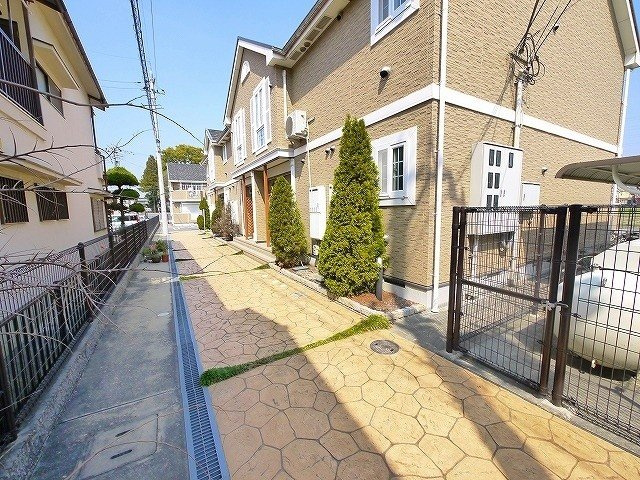 ピュール　Ａのその他共用部分|玄関前のスペース