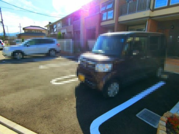 クラルテ　Ｍの駐車場