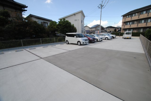 プロムナード新堀の駐車場