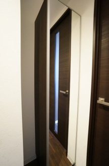 【玄関】 | グラッツェ櫻乃邸 | 玄関は高い天井のゆったりとした空間です。帰り着くたびにホッと心が和むような玄関・廊下です。