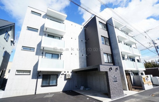 【駐車場】 | グラッツェ櫻乃邸 | 駐車場が全台平置きとなっているのも、車の出し入れがスムーズで、女性には嬉しいポイントとなりそうです。