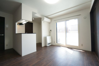 【設備】 | グラッツェ櫻乃邸 | リビングにはエアコン付です。窓はペアガラスを採用。断熱効果を高め、優れた遮音効果を発揮します。