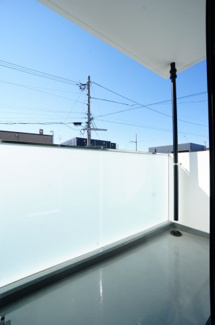 【バルコニー】 | グラッツェ櫻乃邸 | リビングダイニングと繋がった心地よいバルコニーです。風が心地よい空間に仕上がっています。