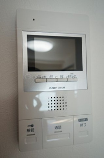 【セキュリティ】 | グラッツェ櫻乃邸 | エントランスから各住居までの安全を高めるオートロックシステム。暮らしの安心と安全をガードします。