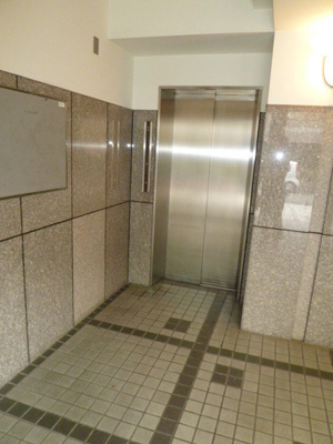 【エントランス】 | 第６メゾンドヨシノ | エレベーター