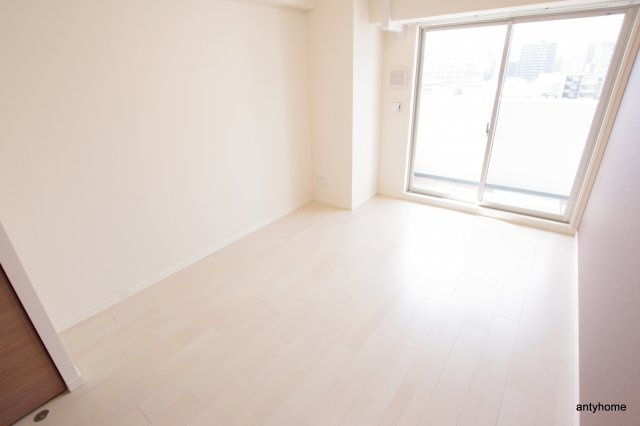 スペーシア江坂南金田　仲介手数料無料の居間・リビング