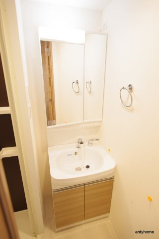 スペーシア江坂南金田　仲介手数料無料の洗面所