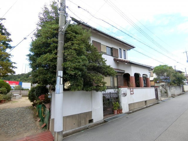 神戸市垂水区小束山本町2丁目の前面道路含む現地写真