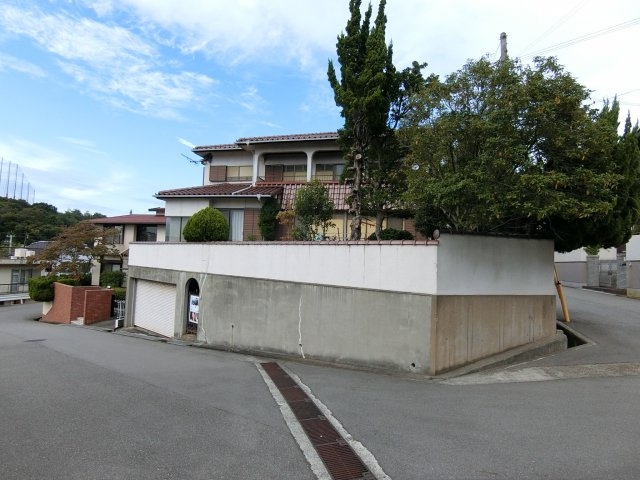 神戸市垂水区小束山本町2丁目の前面道路含む現地写真