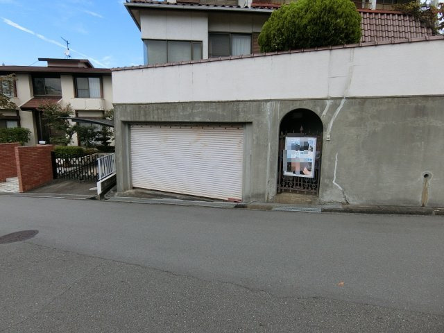 神戸市垂水区小束山本町2丁目の前面道路含む現地写真