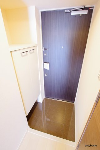 スペーシア江坂南金田　仲介手数料無料の玄関