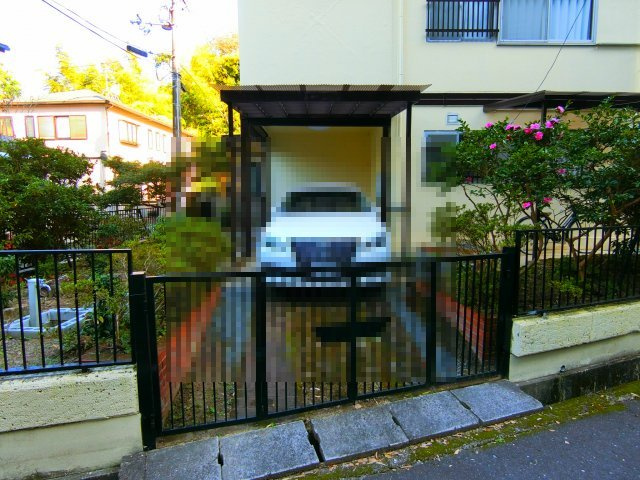 楠風台貸家の駐車場