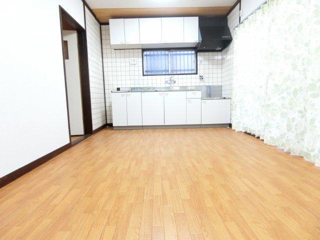 楠風台貸家の居間・リビング