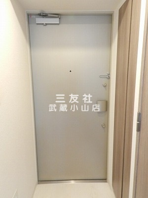 【玄関】 | エステムプラザ品川西小山 | 収納もある玄関です