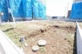 【外観】 | 4号地（43.99坪）です。北道路ですが、その分南側にお庭のスペースができます。土地が広いので間取りも色々考えられます。駐車場2台も可能です。