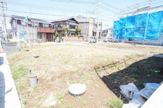 【外観】 | 5号地（44.69坪）です。角地になります。前面道路が6ｍですので、運転が苦手な方も楽々駐車できます。こちらも駐車場2台可能です。