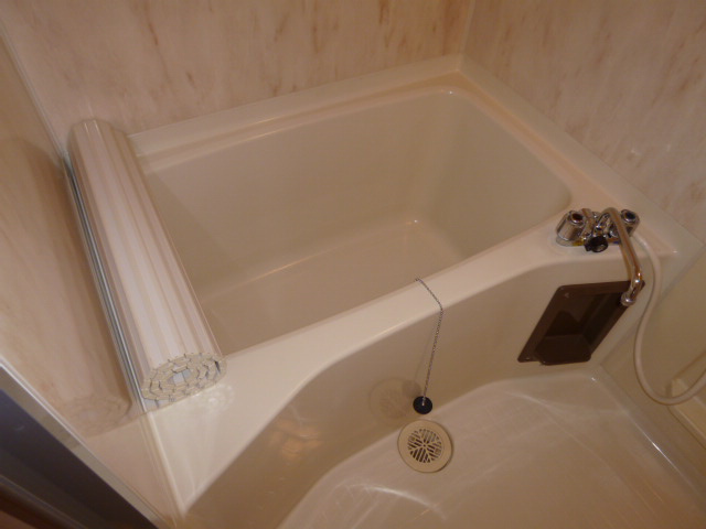 サリネージュ山手Ｂの浴室