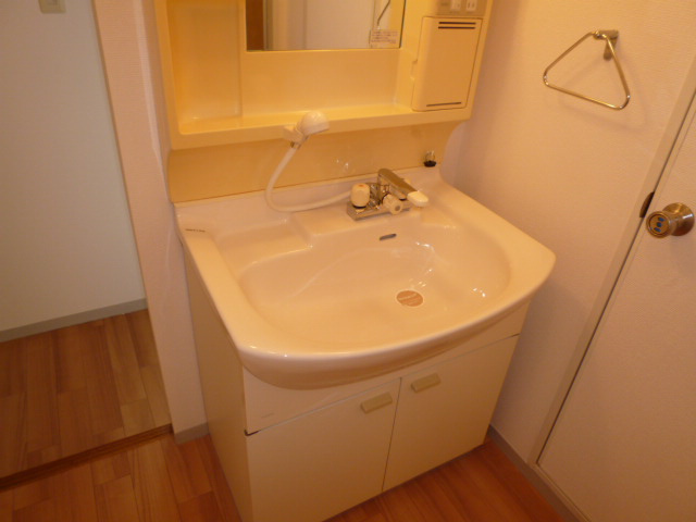 サリネージュ山手Ｂの独立洗面台|シャンプードレッサー