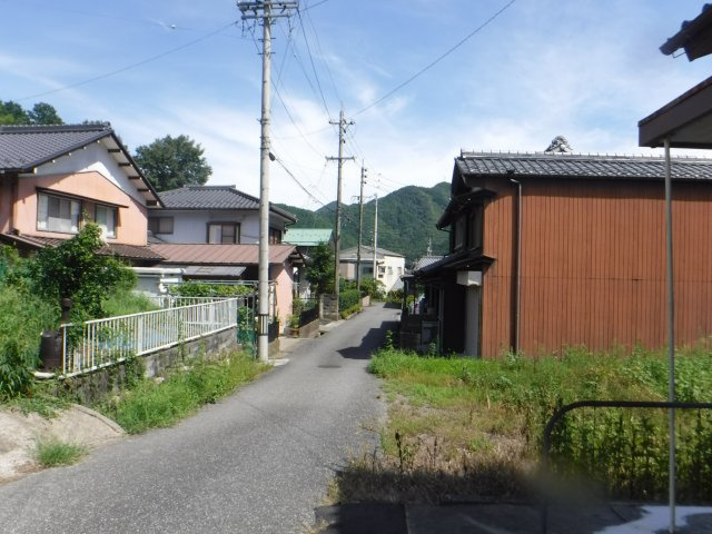 ４６７０６　岐阜市岩崎土地　の前面道路含む現地写真