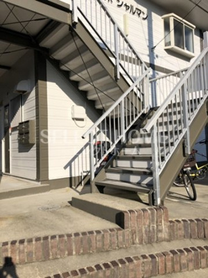 【エントランス】 | コーポシャルマン | 建物の内部です